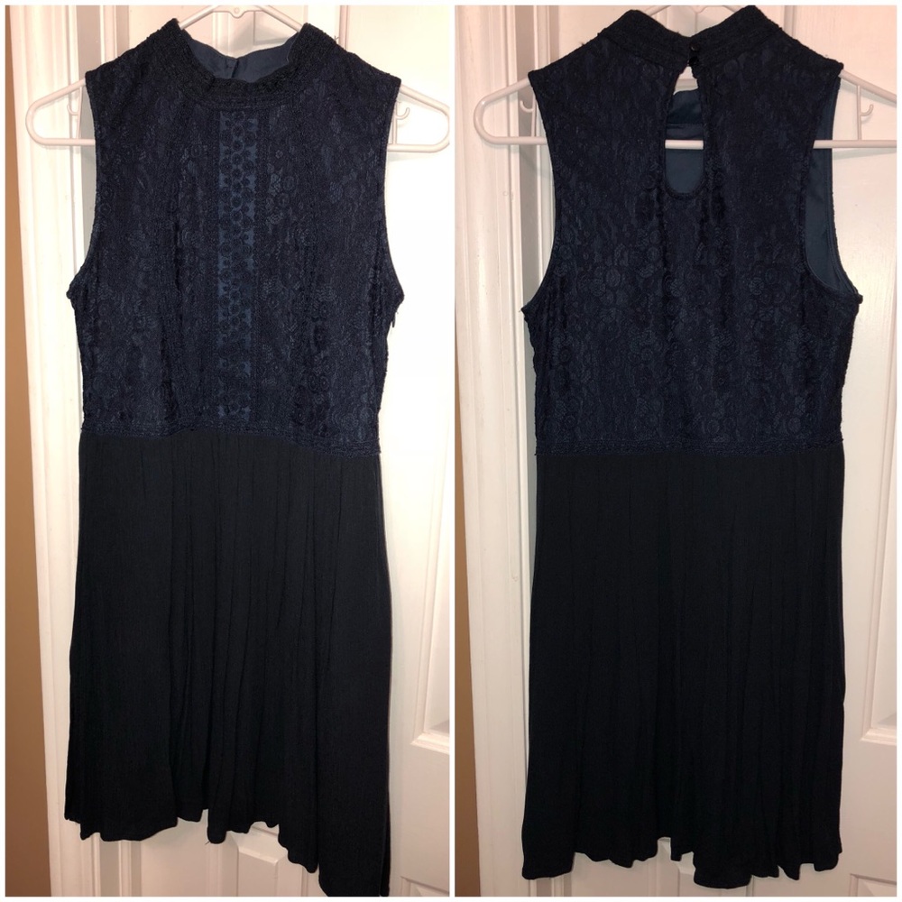 Lovely, flowy dress with lace